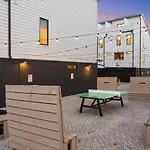 Pop Art Retreat On Legendary 8th - Walk Everywhere