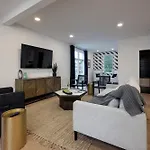 Skyline Luxury - Rooftop Deck- King Suites-Garage