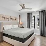 Spacious Close To Belmont Rooftop Holiday home Nashville