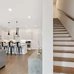 Gorgeous Home-2 Miles To Lower Broadway Holiday home *