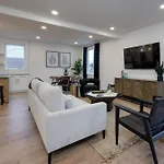 Holiday home Skyline Luxury - Rooftop Deck- King Suites-garage