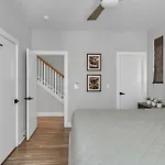 Spacious Close To Belmont Rooftop Nashville