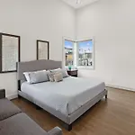 Holiday home Gorgeous Home-2 Miles To Lower Broadway *