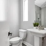 Spacious Close To Belmont Rooftop *