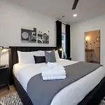 Skyline Luxury - Rooftop Deck- King Suites-garage Holiday home *