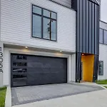 Skyline Luxury - Rooftop Deck- King Suites-garage Holiday home