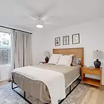 Spacious Duplex In Prime Location Nashville