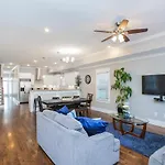 1a Rooftop Deck, 3mi Broadway, Side By Side Available Holiday home Nashville