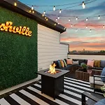 Walk To Vanderbilt And Belmont With Garage And Rooftop Deck Nashville