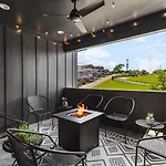 Holiday home Two Neighboring Homes Sleeps 24 Walk To 12 South Nashville