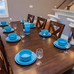 Holiday home 1b Rooftop Deck, 3mi To Broadway, Side By Side Available *