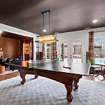 Retreat - Pool/hot Tub/karaoke/theatre + * Nashville