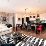 Holiday home Escape With Skyline Deck And Hot Tub