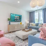 Luxe Group With Hot Tub & Rooftop Lounge Holiday home *