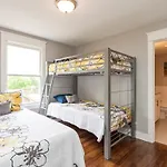 1a Rooftop Deck, 3mi Broadway, Side By Side Available Holiday home