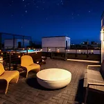 Holiday home Rooftop Hot Tub & Skyline Views Near Broadway *
