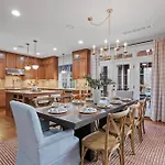 Holiday home Retreat - Pool/hot Tub/karaoke/theatre + Nashville
