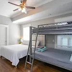 1a Rooftop Deck, 3mi Broadway, Side By Side Available Holiday home