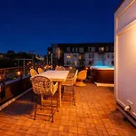 Luxe Group With Hot Tub & Rooftop Lounge