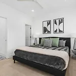 Two Neighboring Homes Sleeps 24 Walk To 12 South *