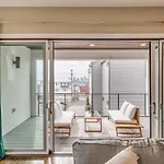 Stunning Skyline Manor - Rooftop Views