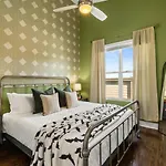 Holiday home Private Rooftop Near Vanderbilt Only 2 Miles From Downtown *