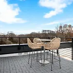 Escape With Skyline Deck And Hot Tub *