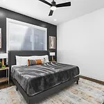 Two Adjacent Homes Sleeps 24 Only 3 Miles To Broadway *