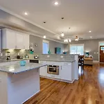 1b Rooftop Deck, 3mi To Broadway, Side By Side Available Holiday home *