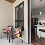 Pool Rooftop Deck View Gym And Gated Garage Holiday home *