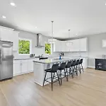 Friends In Skyline Places, 10 Min To Broadway, Perfect For Groups *