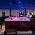 Escape With Skyline Deck And Hot Tub Holiday home *