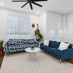 Holiday home Two Adjacent Homes Sleeps 24 Only 3 Miles To Broadway Nashville