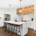 Holiday home Two Neighboring Homes Sleeps 24 Walk To 12 South Nashville