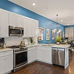 Walk To Vanderbilt And Belmont With Garage And Rooftop Deck Holiday home Nashville