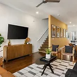Private Rooftop Near Vanderbilt Only 2 Miles From Downtown Holiday home