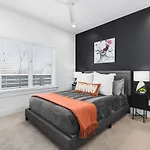 Holiday home Two Neighboring Homes Sleeps 24 Walk To 12 South Nashville