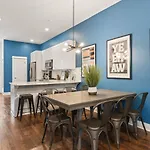 Walk To Vanderbilt And Belmont With Garage And Rooftop Deck Holiday home Nashville