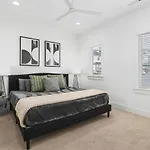 Two Neighboring Homes Sleeps 24 Walk To 12 South Holiday home