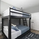 Only 3 Miles From Broadway Sleeps 16 Two Side By Side