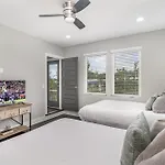 Cypress - Private Rooftop Patio - Mins To Broadway Holiday home Nashville