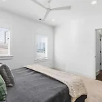 Two Neighboring Homes Sleeps 24 Walk To 12 South Holiday home Nashville