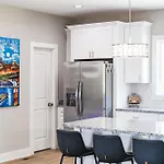 Friends In Skyline Places, 10 Min To Broadway, Perfect For Groups Holiday home *
