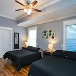 1b Rooftop Deck, 3mi To Broadway, Side By Side Available Holiday home *