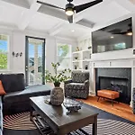 Downtown Oasis Sleeps 12 And 1 And A Half Miles To Broadway