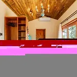 Two Adjacent Homes Sleeps 24 Only 3 Miles To Broadway Holiday home *