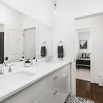 Holiday home Two Neighboring Homes Sleeps 24 Walk To 12 South Nashville