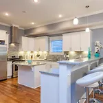 Holiday home 1b Rooftop Deck, 3mi To Broadway, Side By Side Available