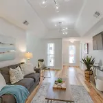Holiday home The Grant | 9 Mins To Downtown, Vandy On Foot *