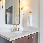 Retreat With Hot Tub & Private Garage * Nashville
